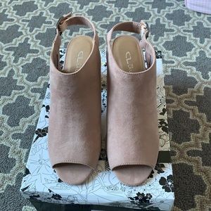 CL by Laundry size 9 worn once.